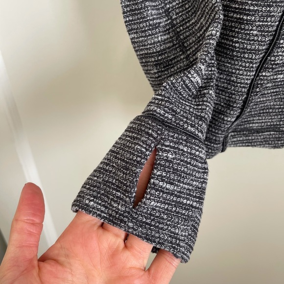 Lululemon Run Briskly 1/2 Zip - Picture 4 of 12